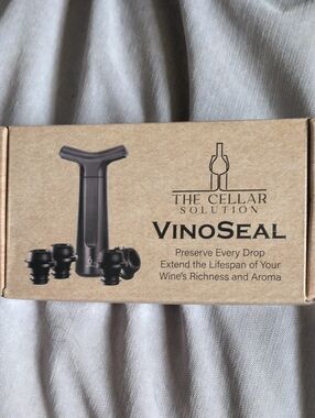 The Cellar Solution VinoSeal Wine Preserver - Black